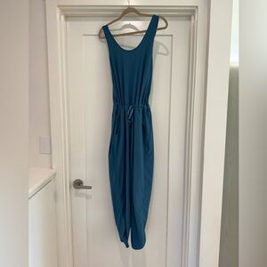 Women’s Patagonia blue Fleetwith racerback jumpsuit Small used great condition